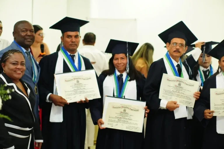 🎓¡Felicitaciones a todos los egresados!🎓 Estamos muy orgullosos de ustedes y muy felices por