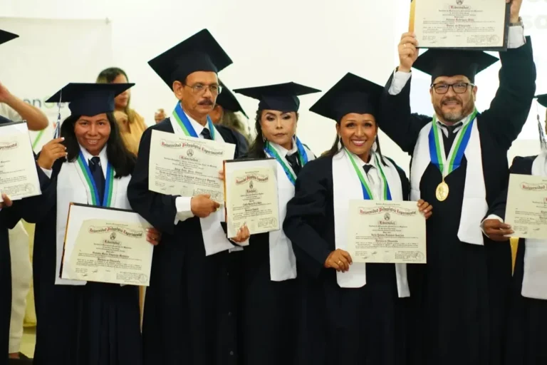 🎓¡Felicitaciones a todos los egresados!🎓 Estamos muy orgullosos de ustedes y muy felices por (2)